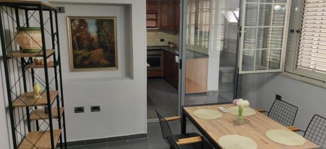 Tirane, jepet me qera apartament 2+1+BLK Kati 2, 130 m² 700 Euro (Rruga Fortuzi)