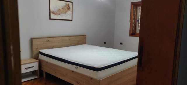 Tirane, jepet me qera apartament 2+1+BLK Kati 2, 130 m² 700 Euro (Rruga Fortuzi)