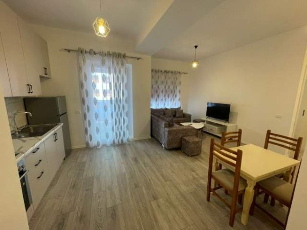 Tirane, jepet me qera apartament 2+1+A+BLK Kati 4, 100 m² 500 Euro (Aldi dem)