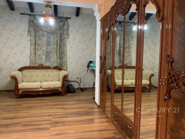 Tirane, jepet me qera apartament 101 m² 450 Euro (kodra diellit)