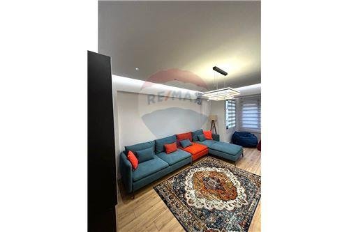 Tirane, jepet me qera 2+1 Kati 2, 800 Euro (Myslym Shyri)