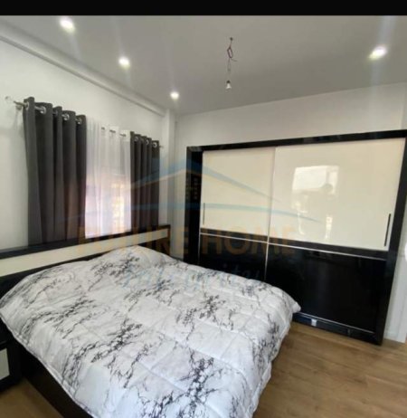 Tirane, jepet me qera apartament 2+1 Kati 12, 90 m² 1.200 Euro (Komuna e parisit)