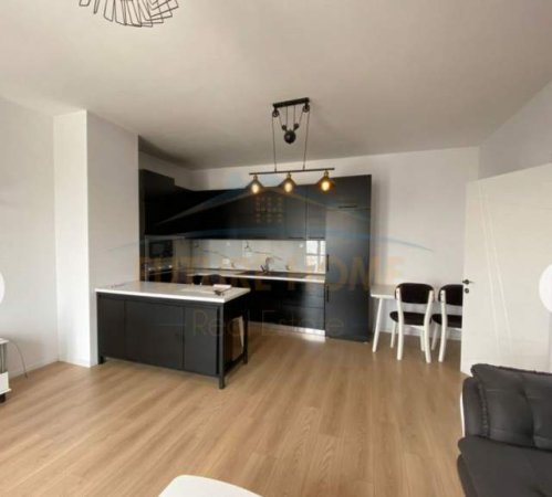 Tirane, jepet me qera apartament 1+1 Kati 10, 70 m² 500 Euro (Farmacia 10)