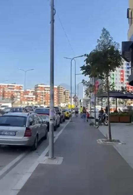 Tirane, shitet ambjent biznesi 50 m² 320.000 Euro (Unaza e Re)