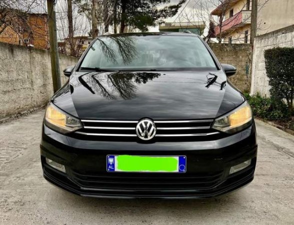 Tirane, shes makine Volkswagen Touran Viti 2016, 16.000 Euro