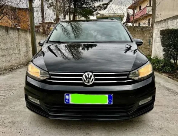 Tirane, shes makine Volkswagen Touran Viti 2016, 13.000 Euro