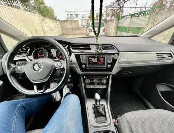 Tirane, shes makine Volkswagen Touran Viti 2016, 16.000 Euro