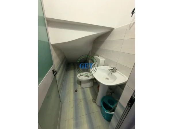 Durres, jepet me qera ambjent biznesi Kati 0, 70 m² 250 € (Ish Keneta)