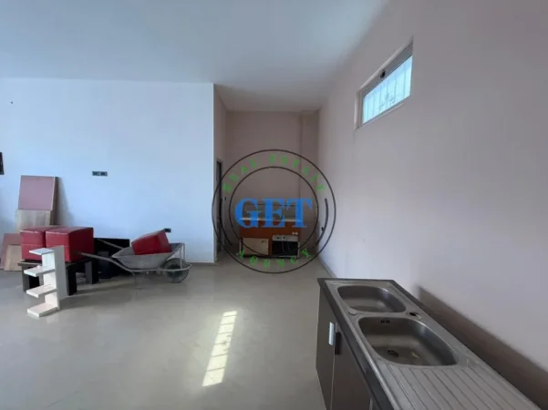 Durres, jepet me qera ambjent biznesi Kati 0, 70 m² 250 € (Ish Keneta)