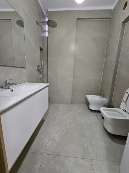 Shqiperi, shitet apartament 2+1 , 98 m² 234.000 € (mine peza)