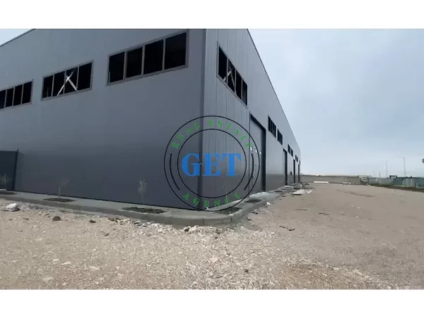 Durres, jepet me qera ambjent biznesi Kati 1, 1.870 m² 4.700 € (Spitalle)