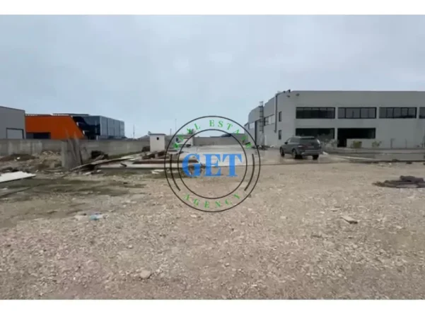 Durres, jepet me qera ambjent biznesi Kati 1, 1.870 m² 4.700 € (Spitalle)