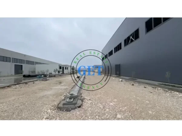 Durres, jepet me qera ambjent biznesi Kati 1, 1.870 m² 4.700 € (Spitalle)