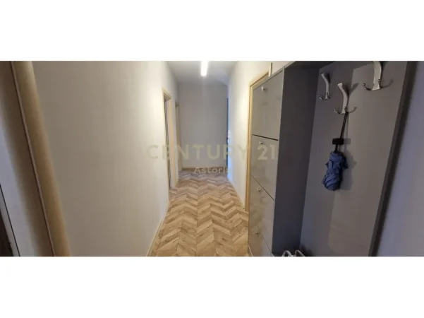 Tirane, jepet me qera apartament 3+1 Kati 6, 115 m² 800 € (astir)