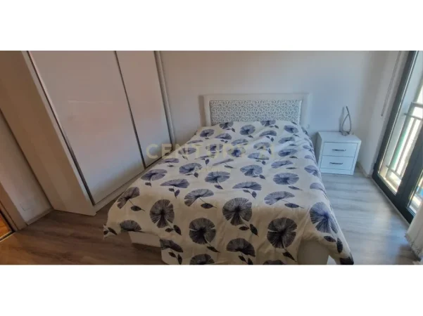 Tirane, jepet me qera apartament 3+1 Kati 6, 115 m² 800 € (astir)