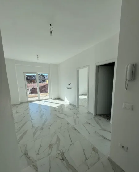 Tirane, jepet me qera dyqan Kati 1, 64 m² 500 € (LAPRAKE)
