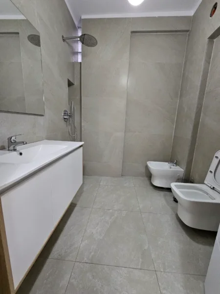 Tirane, shitet apartament 2+1+Ballkon Kati 3, 98 m² 234.000 € (Mine Peza)