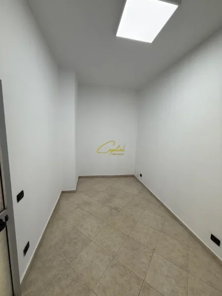Tirane, jepet me qera ambjent biznesi Kati 2, 80 m² 960 € (MYSLYM SHYRI)