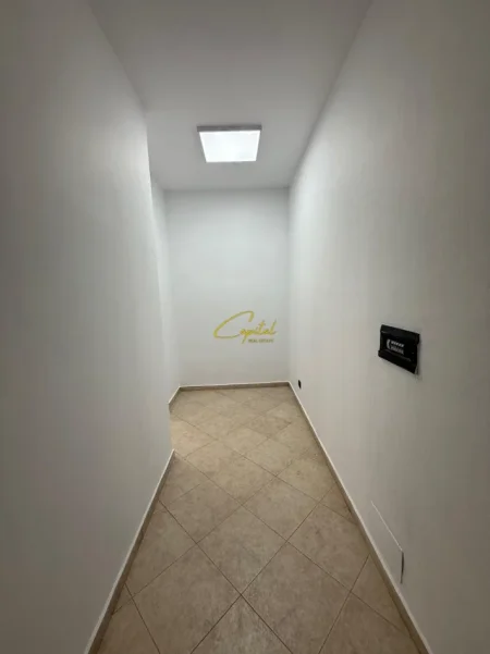 Tirane, jepet me qera ambjent biznesi Kati 2, 80 m² 960 € (MYSLYM SHYRI)