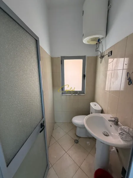 Tirane, jepet me qera ambjent biznesi Kati 2, 80 m² 960 € (MYSLYM SHYRI)