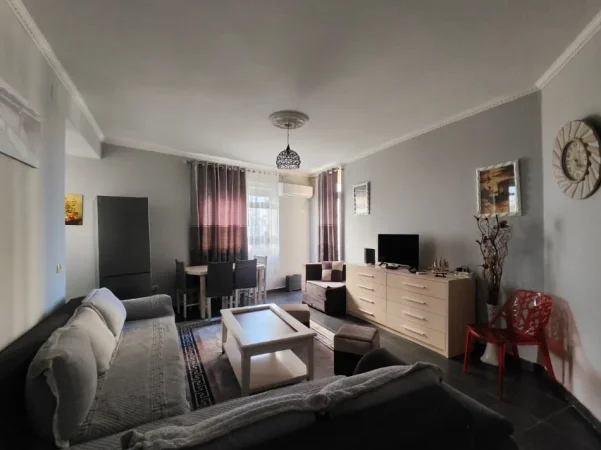 Tirane, jepet me qera apartament 1+1 Kati 3, 75 m² 450 € (KOMPLEKSI FRATAJ)