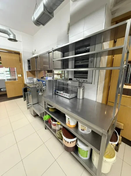 Tirane, shitet Kati 0, 222 m² 777.350 € (Rruga Kavajes)