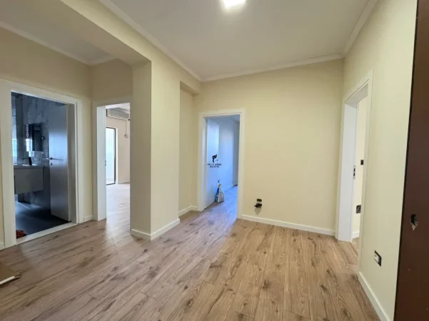 Tirane, jepet me qera zyre Kati 2, 106 m² 1.000 € (MYSLYM SHYRI)