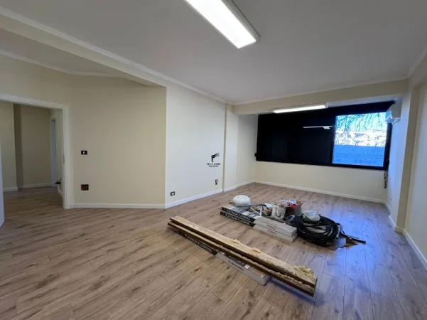 Tirane, jepet me qera zyre Kati 2, 106 m² 1.000 € (MYSLYM SHYRI)