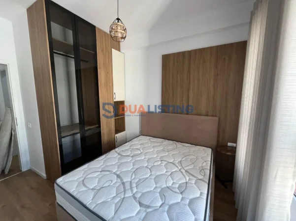 Tirane, jepet me qera apartament 1+1 , 450 € (Kompleksi Kadiu)