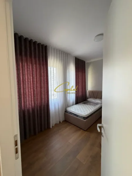 Tirane, jepet me qera apartament 2+1 Kati 3, 80 m² 600 € (YZBERISHT)