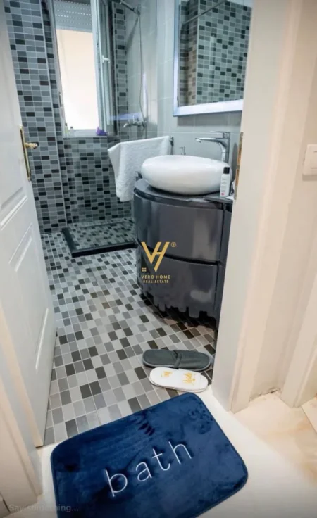 Tirane, jepet me qera apartament 1+1+Ballkon Kati 3, 65 m² 620 € (21 DHJETORI)