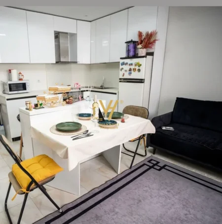 Tirane, jepet me qera apartament 1+1+Ballkon Kati 3, 65 m² 620 € (21 DHJETORI)