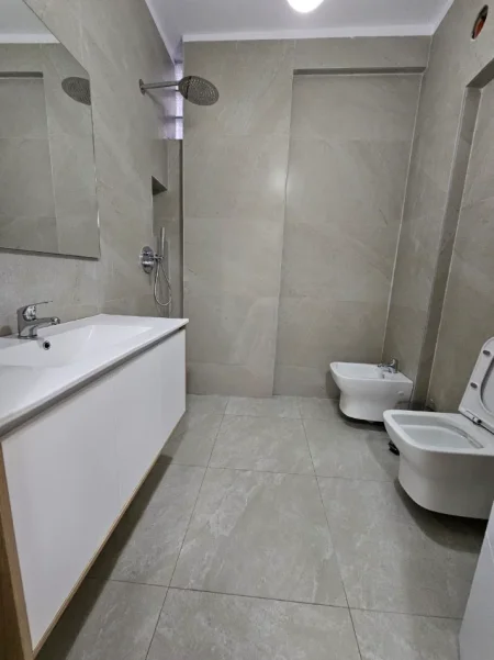 Tirane, shitet apartament 1+1 , 70 m² 163.000 € (mine peza)