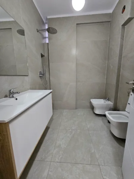 Tirane, shitet apartament 1+1 , 70 m² 163.000 € (mine peza)