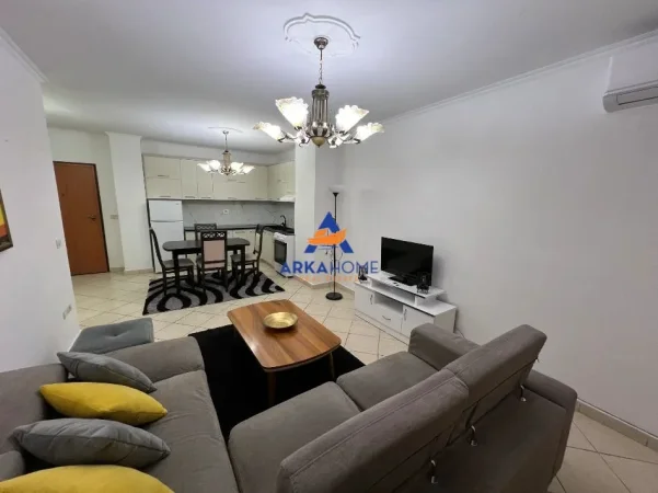 Tirane, jepet me qera apartament 2+1+Ballkon Kati 4, 86 m² 685 € 