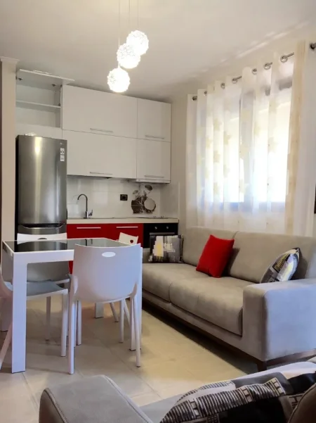 Tirane, jepet me qera apartament 1+1 , 600 € (liqeni i thate , Kopshti Botanik)