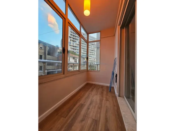 Tirane, shitet apartament 1+1 Kati 3, 57 m² 163.000 € (Golden Tower)