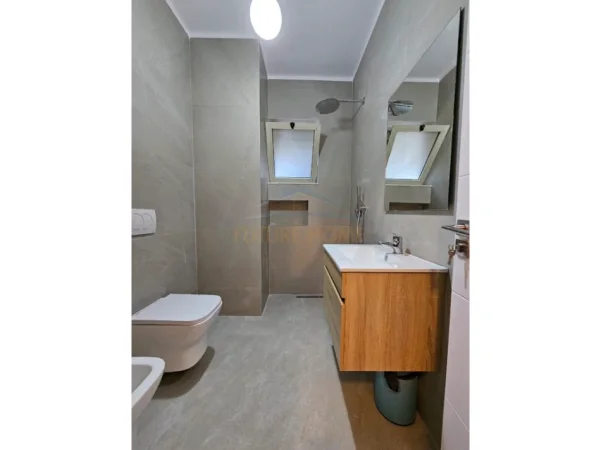 Tirane, shitet apartament 1+1 Kati 3, 57 m² 163.000 € (Golden Tower)
