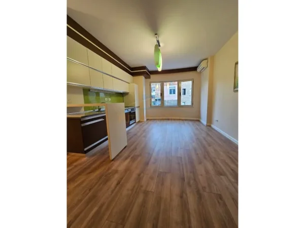 Tirane, shitet apartament 1+1 Kati 3, 57 m² 163.000 € (Golden Tower)