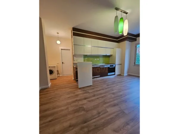 Tirane, shitet apartament 1+1 Kati 3, 57 m² 163.000 € (Golden Tower)