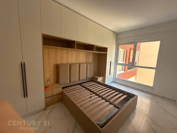 Tirane, jepet me qera apartament 2+1 Kati 3, 108 m² 750 € (laprake)