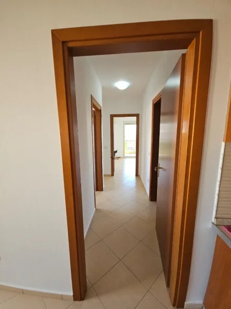 Tirane, jepet me qera zyre Kati 2, 112 m² 1.000 € (RRUGA E ELBASANIT)
