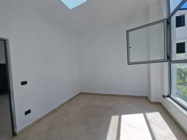 Tirane, jepet me qera zyre Kati 1, 80 m² 1.010 € (Myslym Shyri)