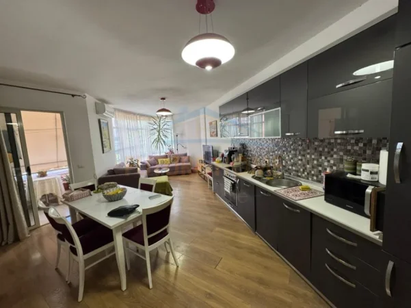 Tirane, shitet apartament 2+1 Kati 3, 116 m² 163.000 € (yzberisht)