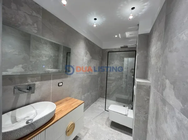 Tirane, jepet me qera zyre , 75 m² 950 € (Qender)
