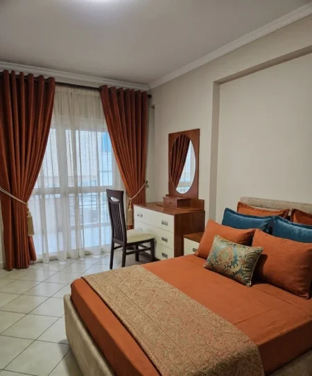 Tirane, jepet me qera apartament 1+1+Ballkon Kati 4, 60 m² 550 € 