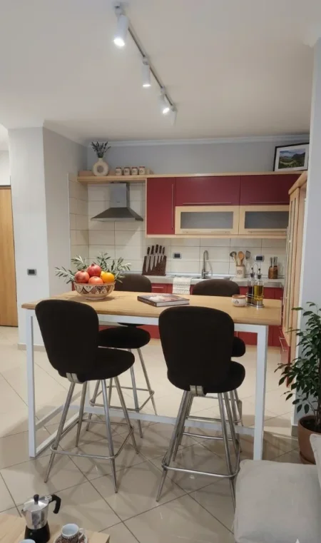 Tirane, jepet me qera apartament 1+1+Ballkon Kati 4, 60 m² 550 € 