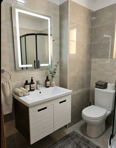 Tirane, jepet me qera apartament 1+1+Ballkon Kati 4, 60 m² 550 € 