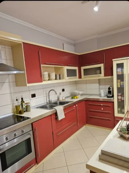 Tirane, jepet me qera apartament 1+1+Ballkon Kati 4, 60 m² 550 € 