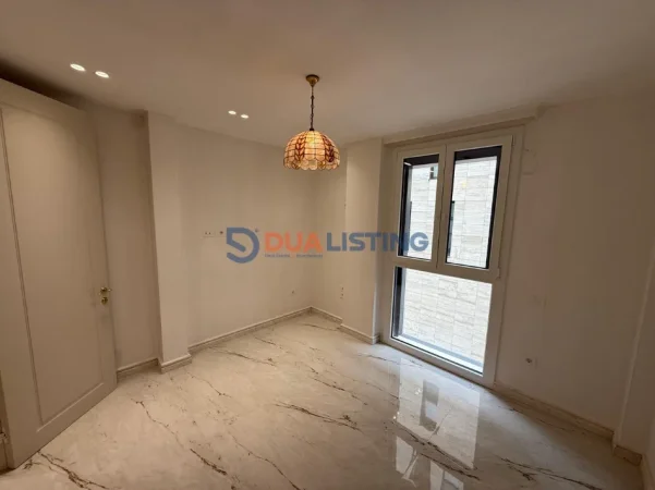 Tirane, jepet me qera ambjent biznesi , 92 m² 1.600 € (Liqeni i Thate)